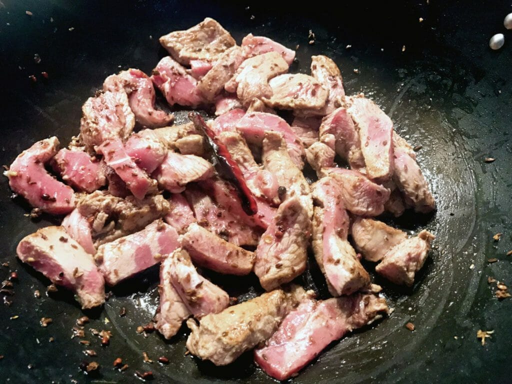 Add lamb pices to whole spices