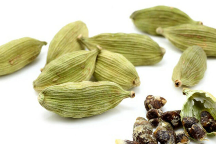 green- cardamom- with-seeds-elaichi-image-indian-spice